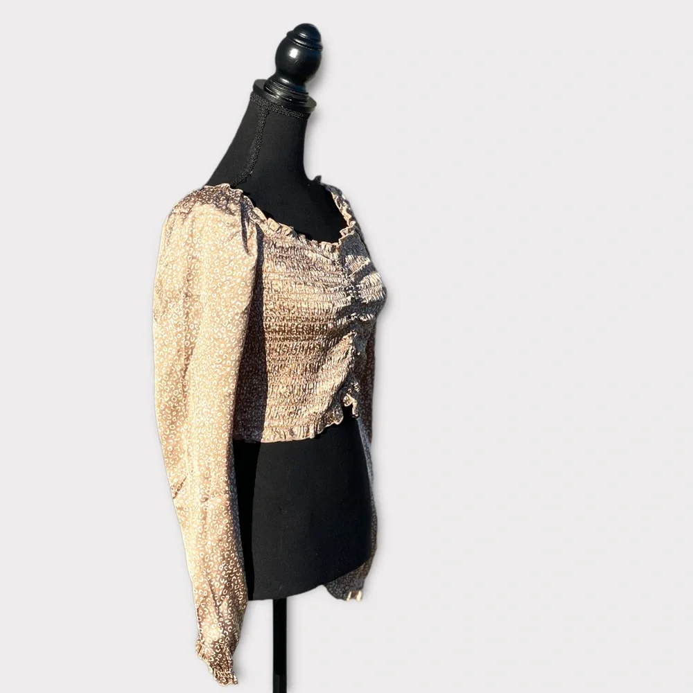 Women’s Top With Puff-Sleeves | Size M